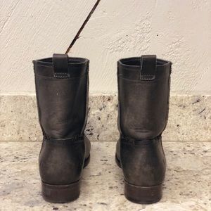 Frye Cara Short boots in smoke